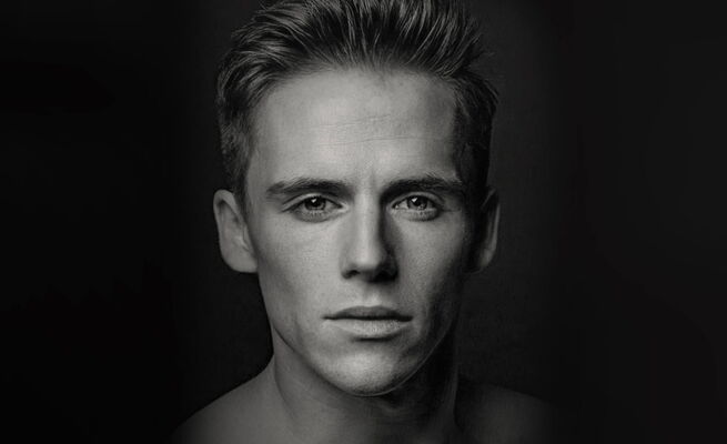 Alexander Wilbert als Victor / Matrose 2