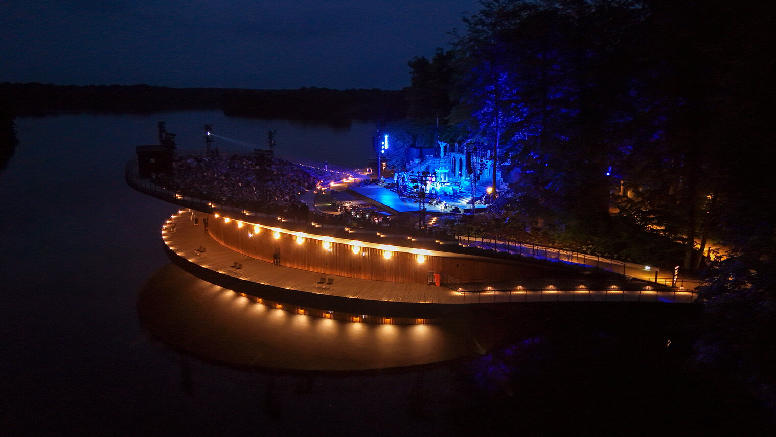 Sie Seebühne Eutin bei Nacht, Vorstellung West Side Story - Foto: Christoph Knorr