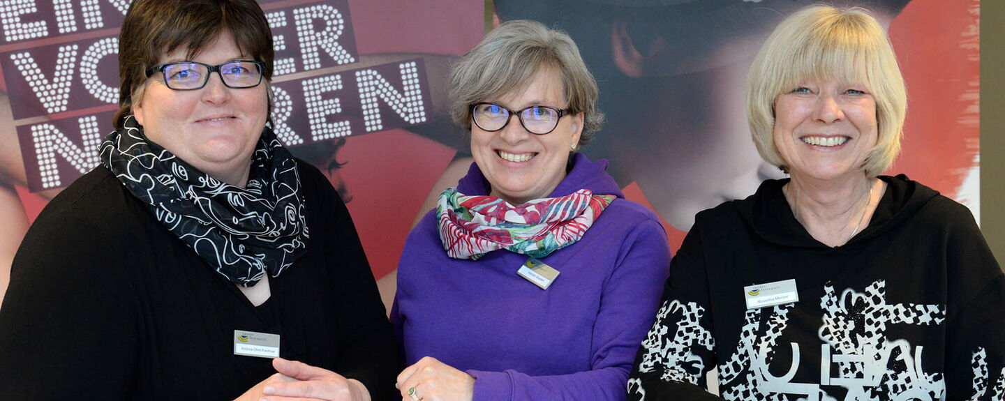 Andere Ohm-Fechner, Kerstin Gradert, Roswitha Wenzel in der Konzertkasse der Opernscheune Andere Ohm-Fechner, Kerstin Gradert, Roswitha Wenzel in der Konzertkasse der Opernscheune