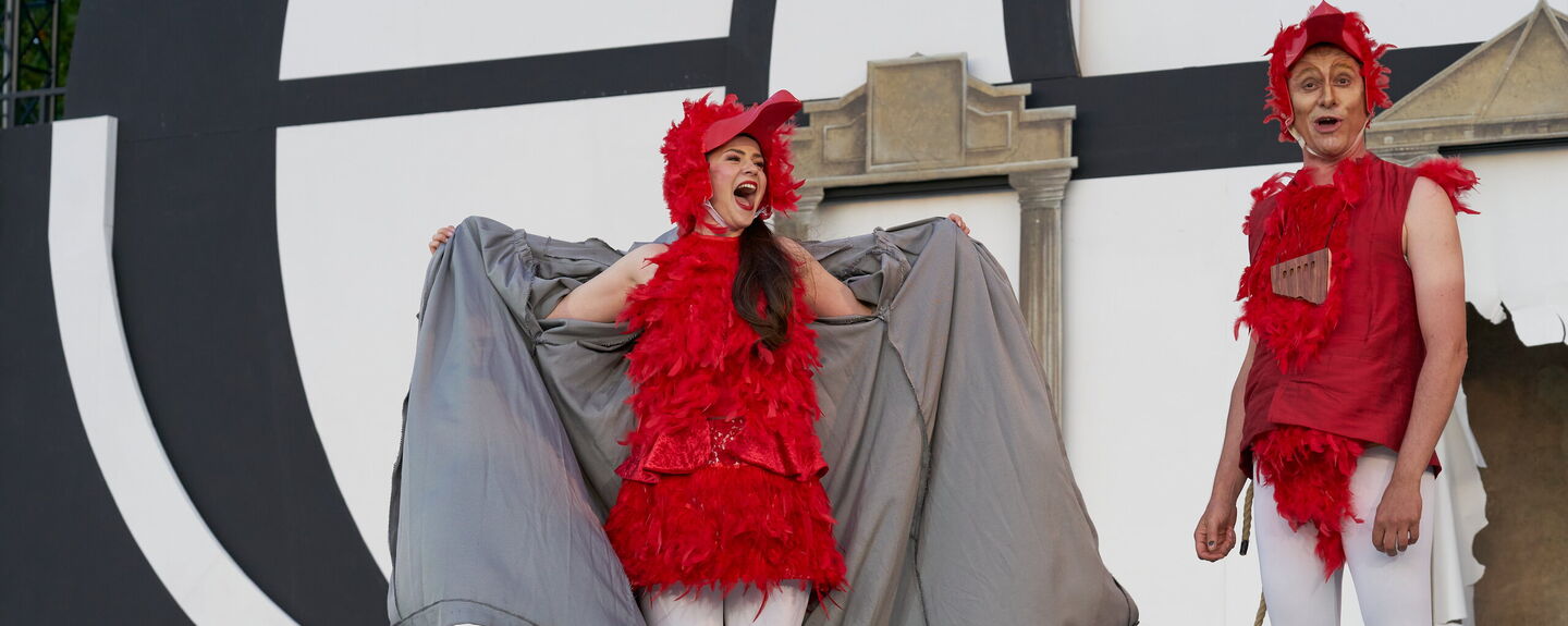 Achim Hoffmann begeisterte als Papageno mit Witz, ,Marie Maidowski entzückte als Papagena.