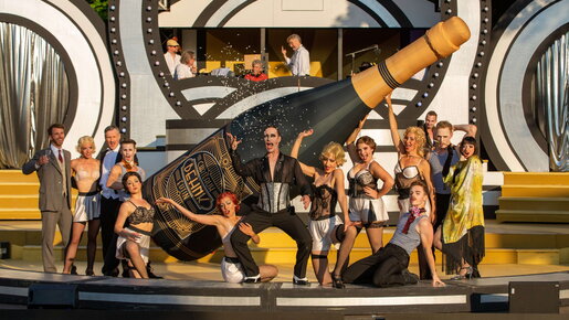 Die Eutiner Festspiele präsentieren das Musical "Cabaret".